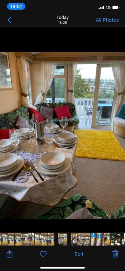 Retro Lux Getaway By The Sea W/pool, Gym & Views Apartment *